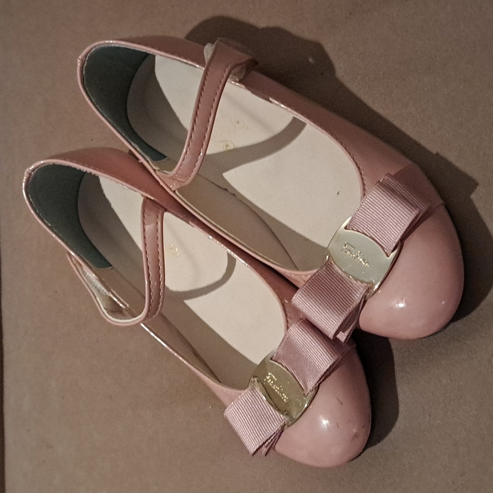 Kids Size 12 (190mm Korean sizing), pink patent dress shoes with velcro straps